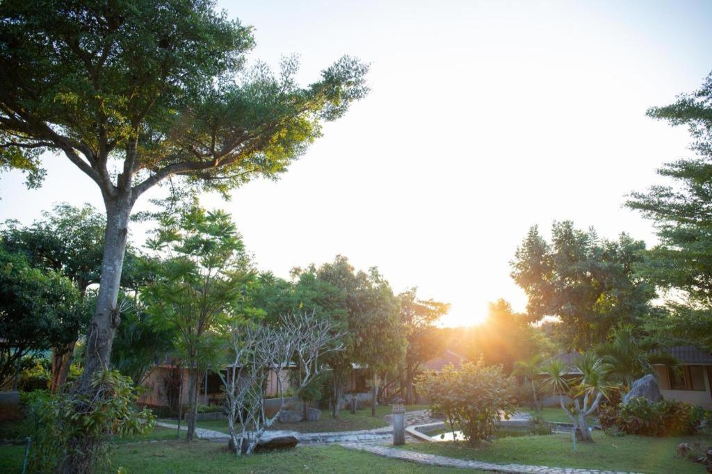 Dusit Talai Resort Mu Si Esterno foto